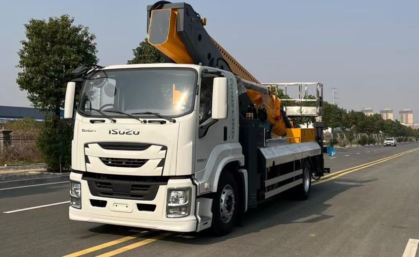 Автовышка ISUZU шасси GIGA 45 м 4х2