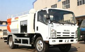 Промывочная машина ISUZU 4м³ шасси 100P 4х2