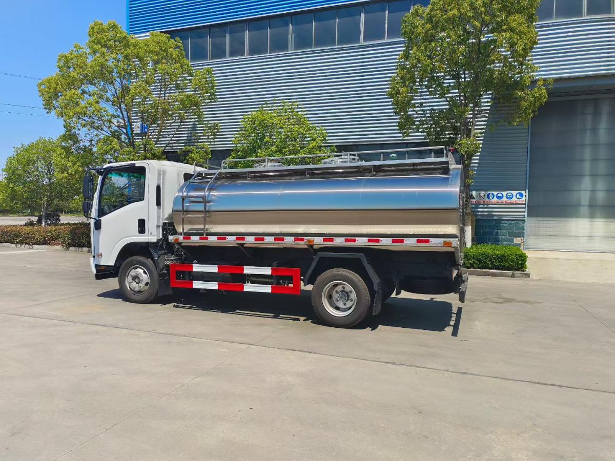 ВОДОВОЗ / МОЛОКОВОЗ 10м³ ISUZU ELF 700P